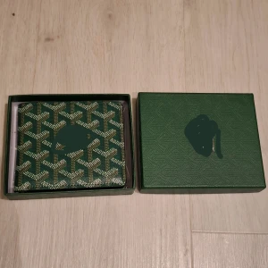 Snygg g0y@rd plånbok - Säljer nu denna snygga plånboken för riktigt bra pris, priset är diskuterbart 