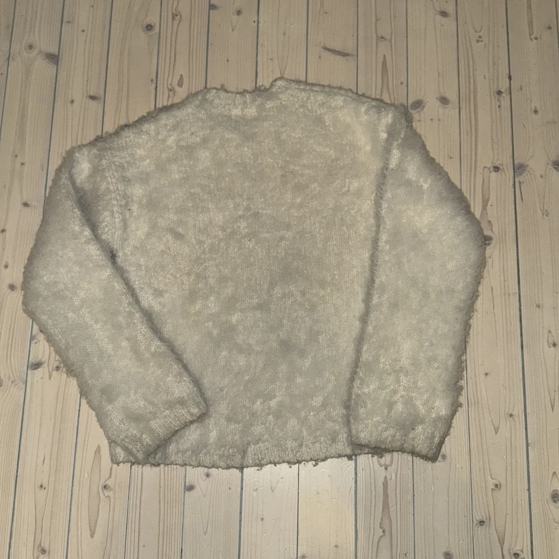 Ljus fluffig stickad tröja från H&M - 1