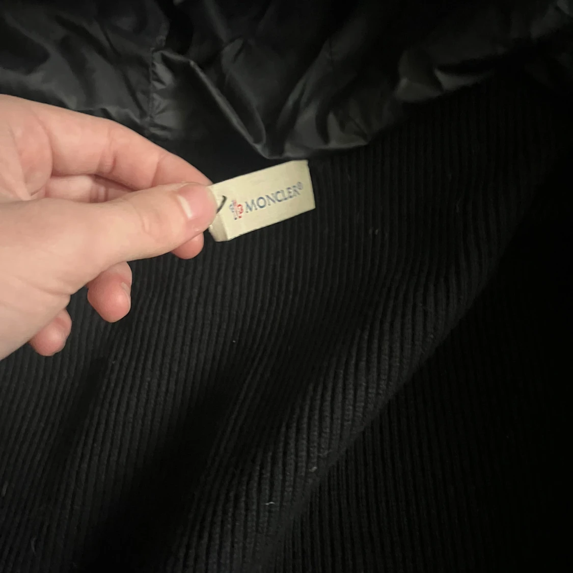 Svart Moncler pufferjacka med huva - 3