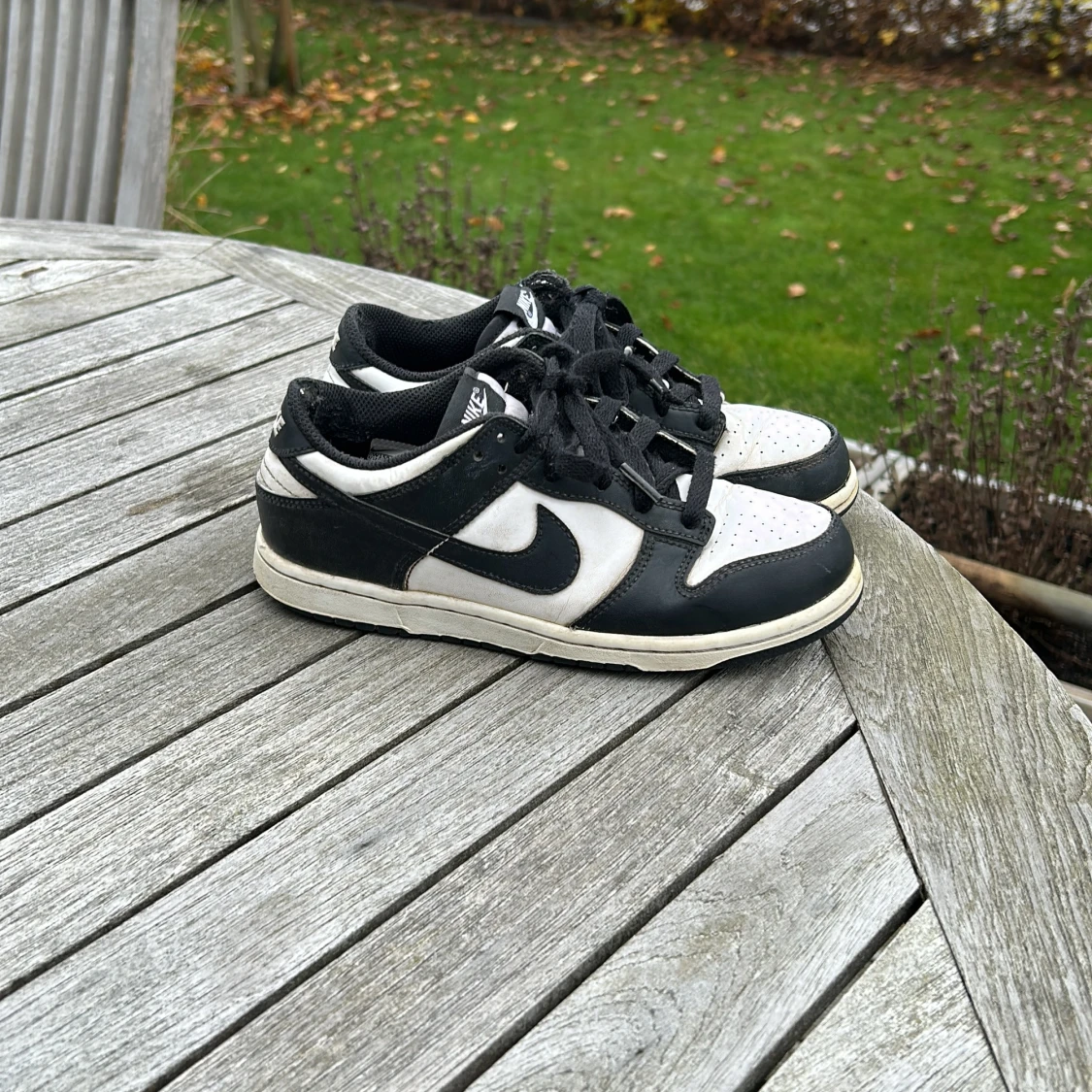 Nike Dunk Low svart/vit sneakers - 1