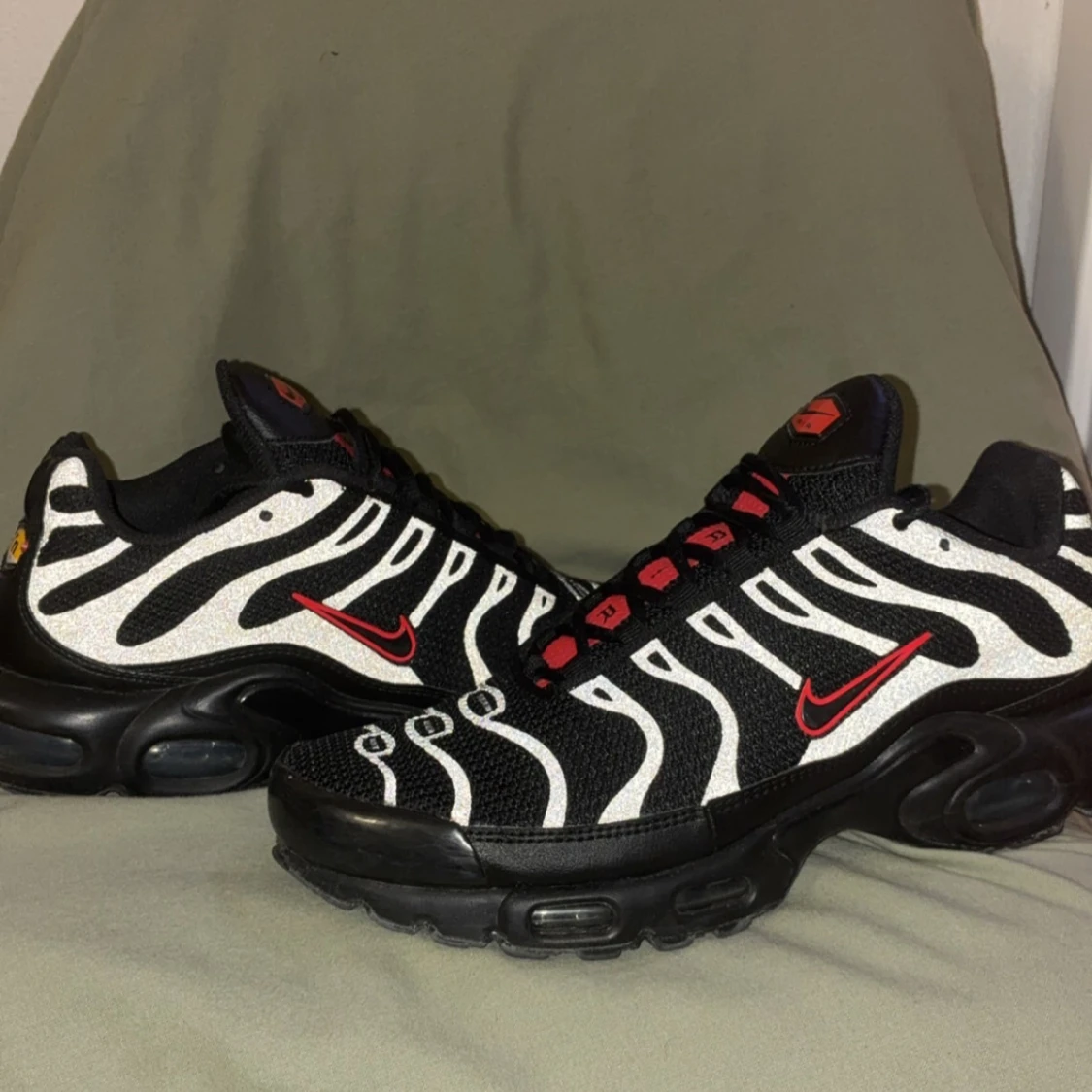 Nike Air Max Plus Zebra Svart/Vit/Röd - 2
