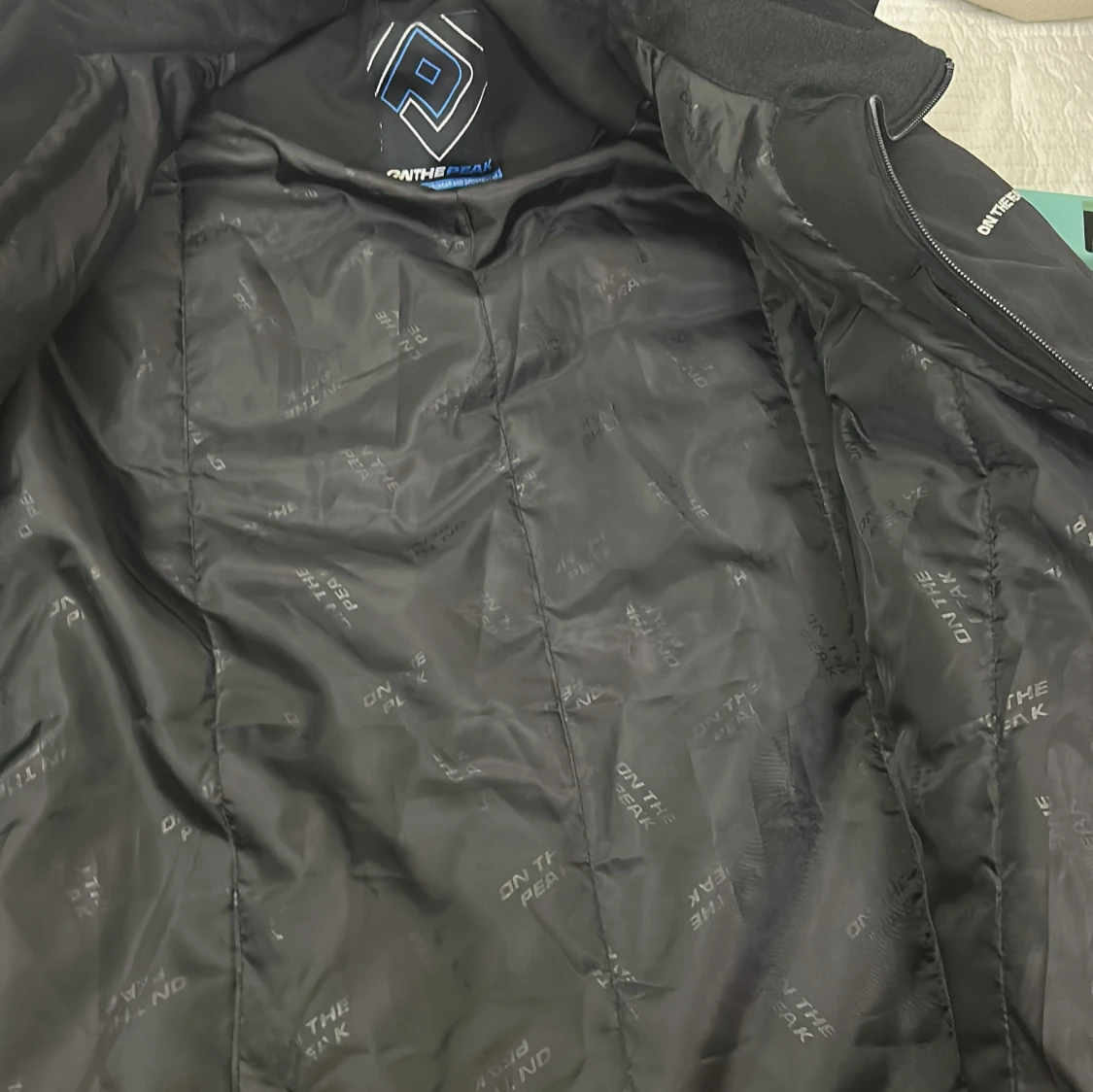 Svart vindjacka från On The Peak - 2