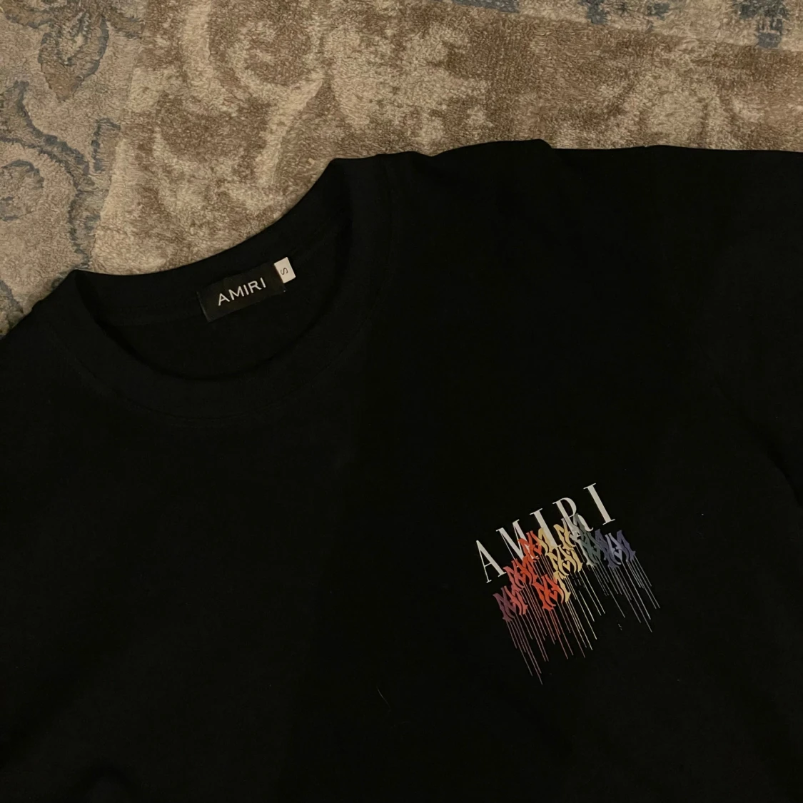 Svar  t-shirt med färgglatt tryck - 1