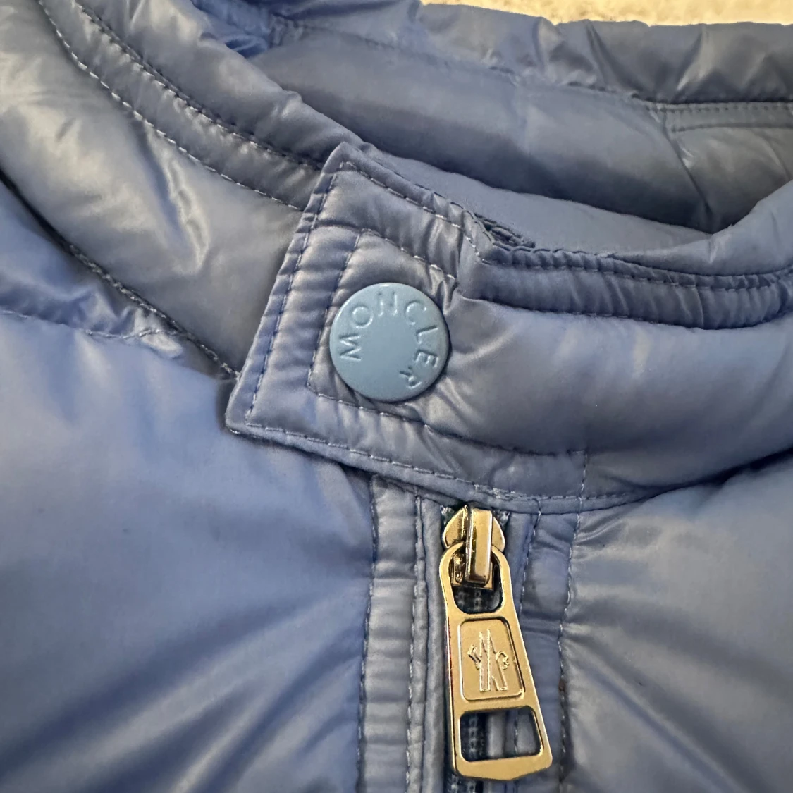 Ljusblå dunväst från Moncler - 2