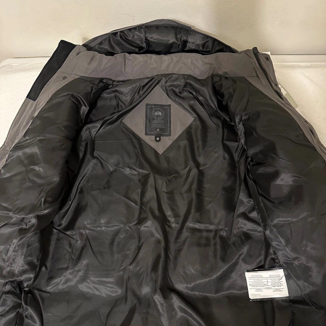 Grå pufferjacka från Canada Goose - 3