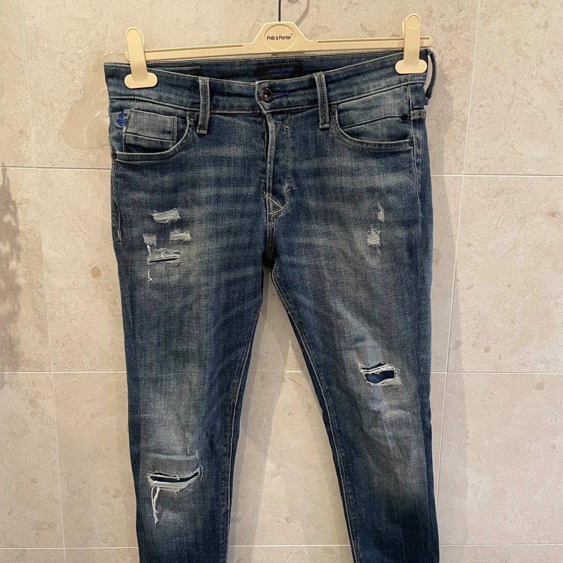 Blå slitna jeans från Jack & Jones