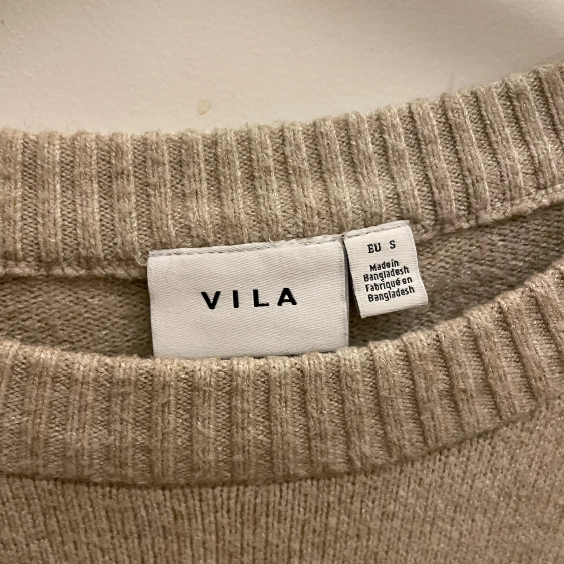 Beige stickad tröja från VILA - 2