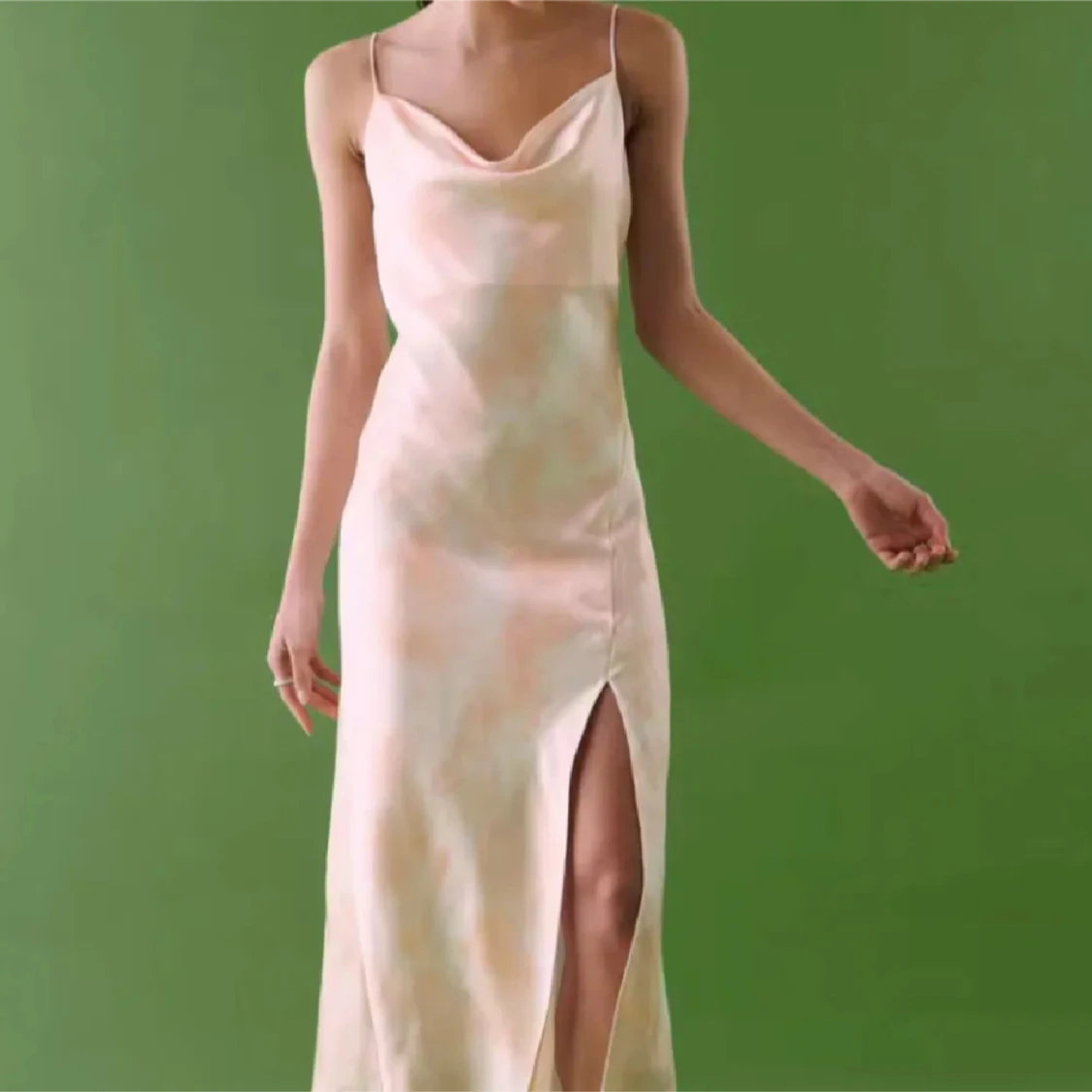 Rosa satin klänning 