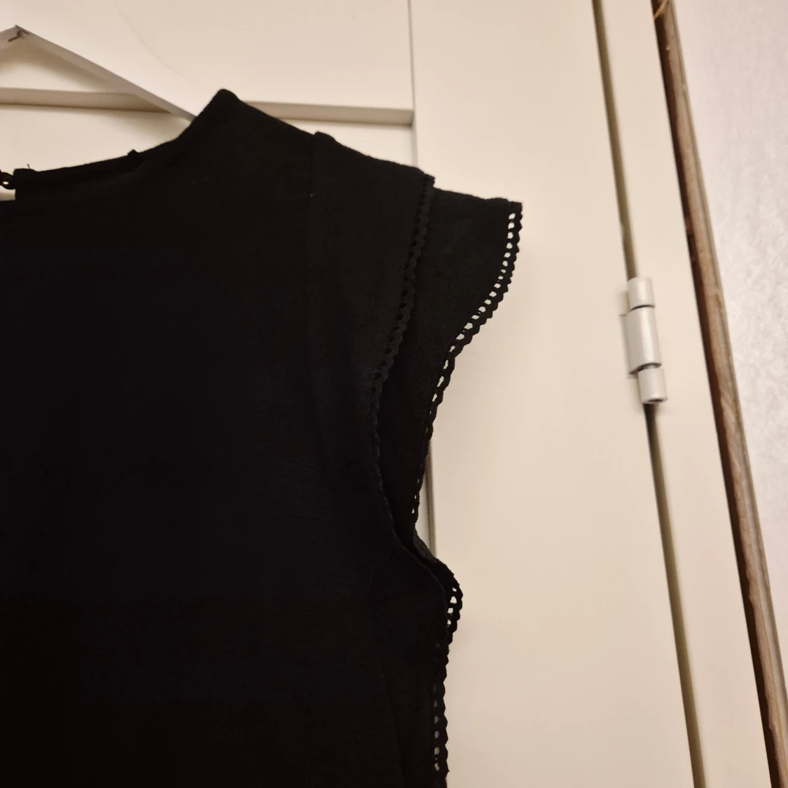 Svart volangblus från Holly & Whyte - 1