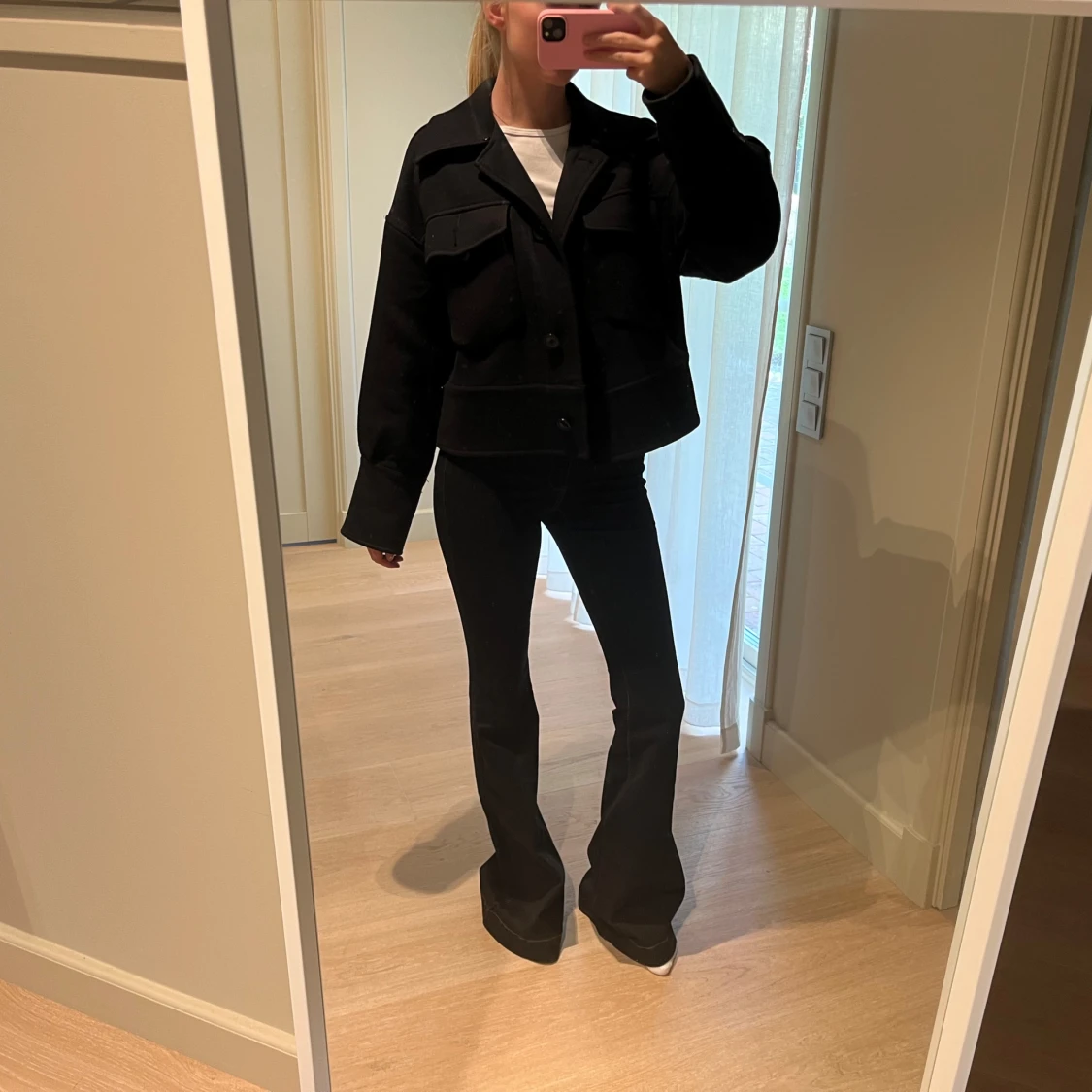 Svart overshirt med fickor