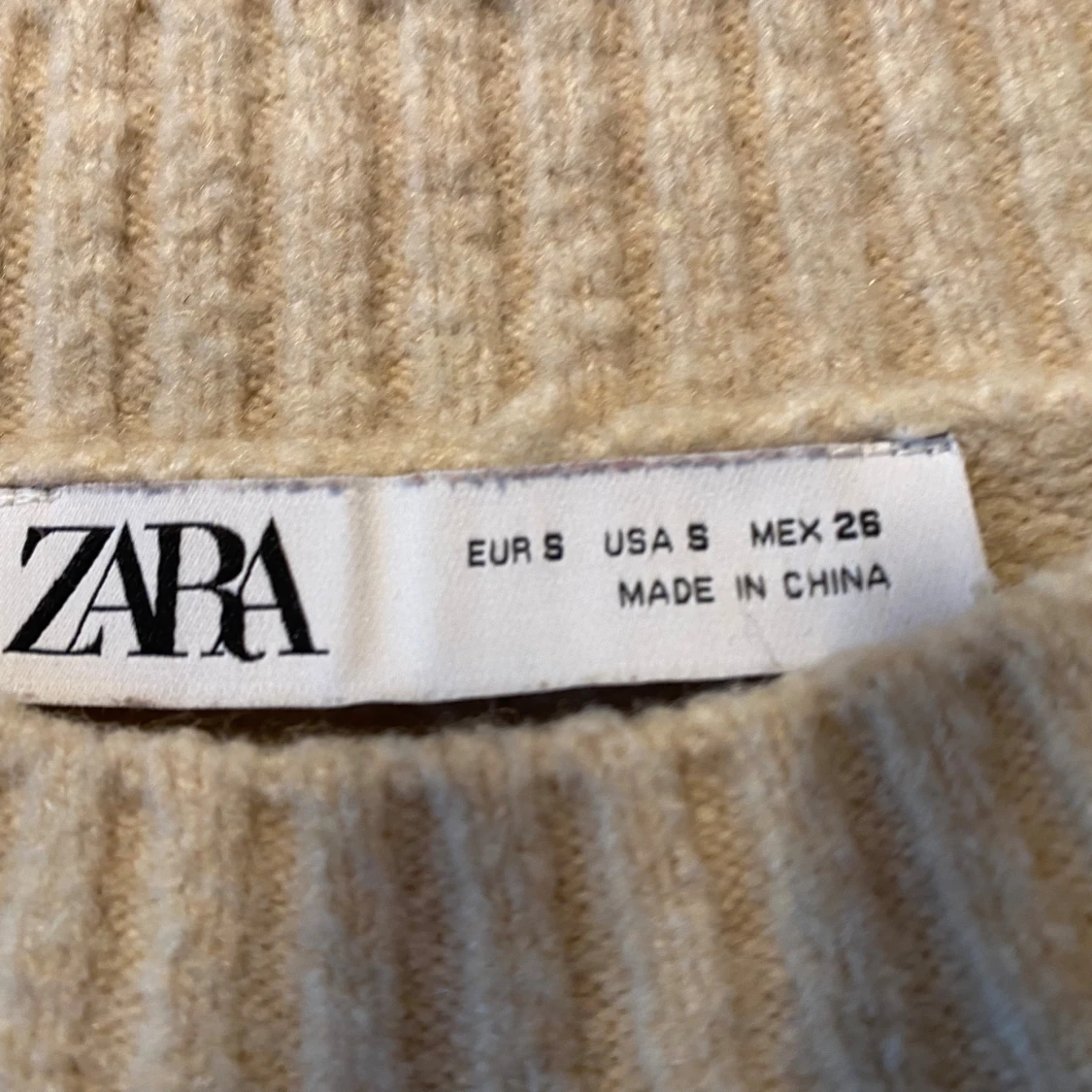 Beige stickad tröja  - 2