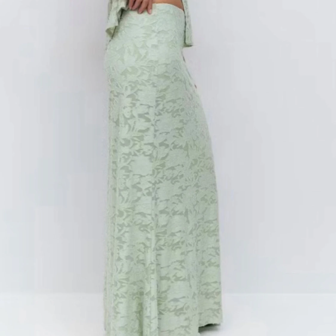 Ljusgrön lång spetsklänning - 1