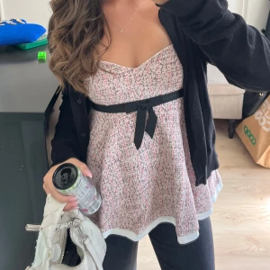 Topp från Zara  - Supersöt topp från Zara i storlek S. 