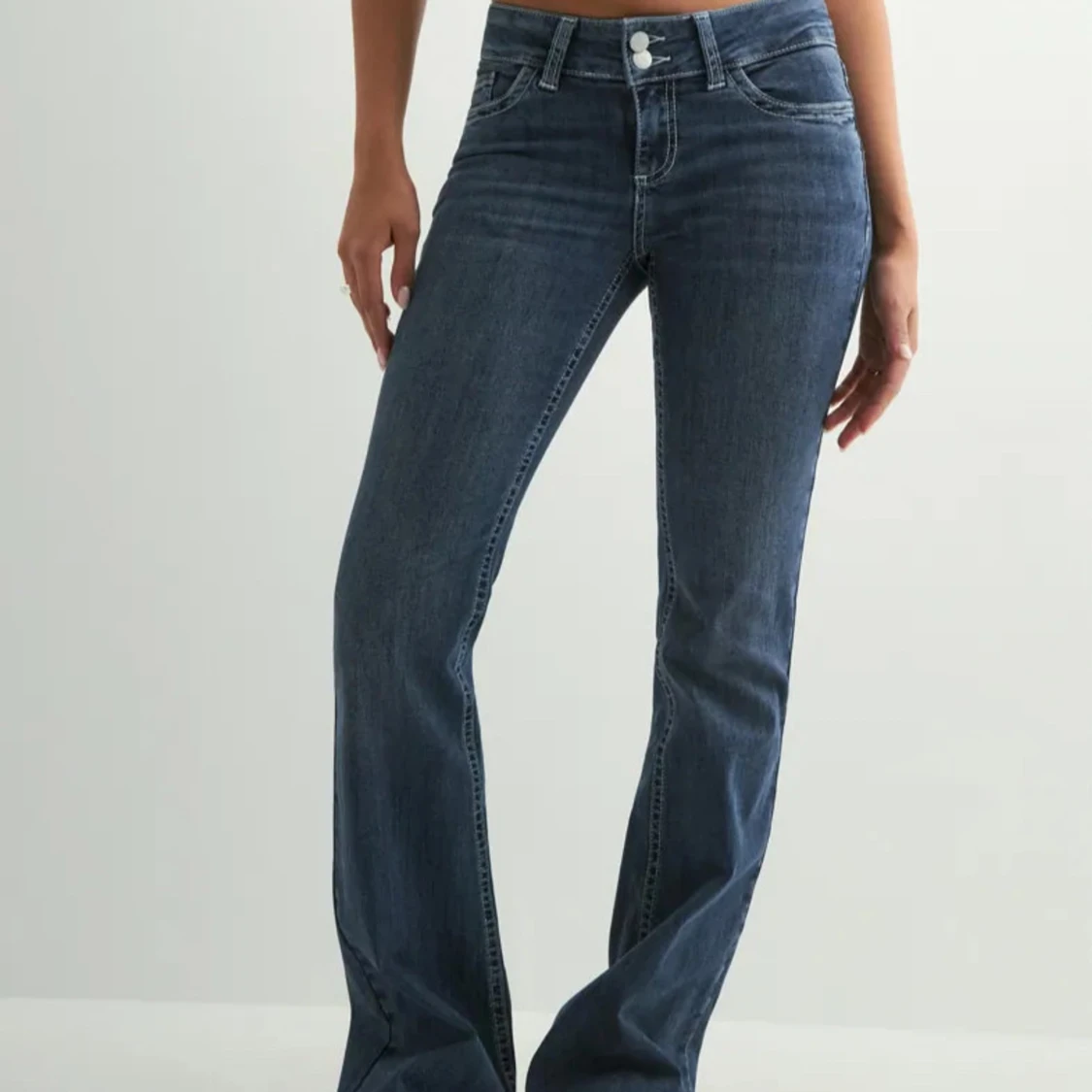 Blå bootcut jeans från Nelly - 1