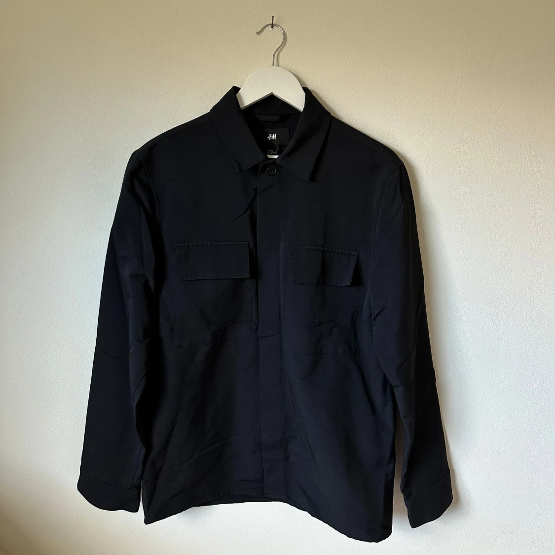 Svart overshirt från H&M, strl 48