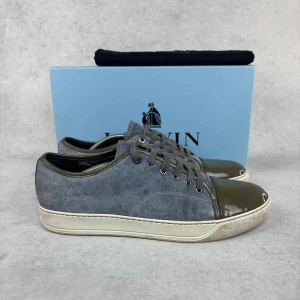 LANVIN DBB1 CAP TOE SNEAKER - – Condition: 8/10  - Size: 45/UK11  – What is included: Only the sneakers  – Retail price: 5500 + SEK  Please note that Lanvins fit big and our recommendation is to go one size down