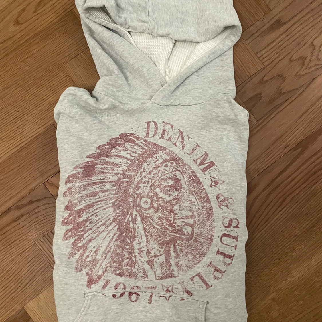 Grå hoodie från Denim & Supply - 1