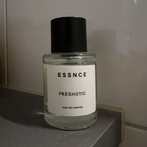 Essnce Freshotic  - Kommer inte till användning men jättefin doft, endast använd fåtal gånger se bild ⭐️