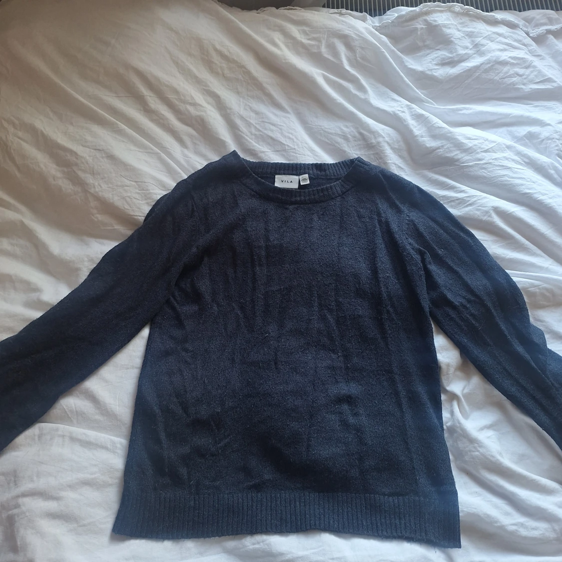Mörkblå stickad tröja