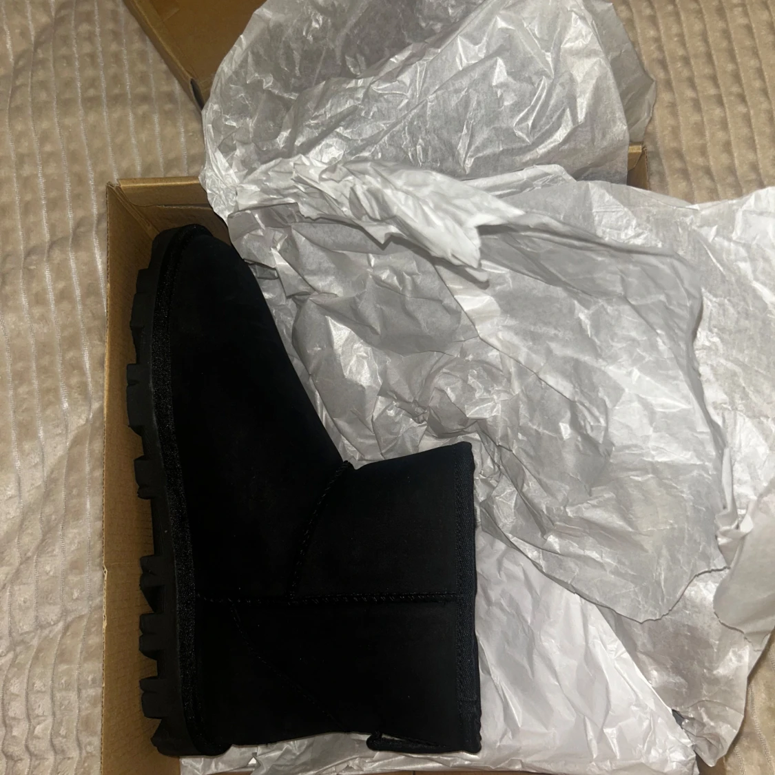Svarta UGG Essential Mini boots - 1
