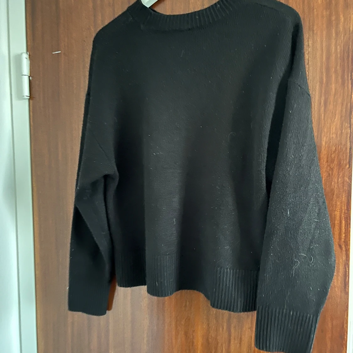 Svart stickad tröja från Divided - 1