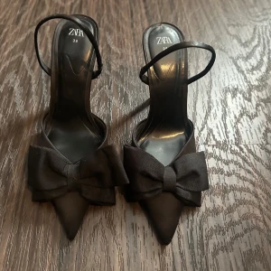 Zara rosett klackar - Jätte fina och endast använda en gång