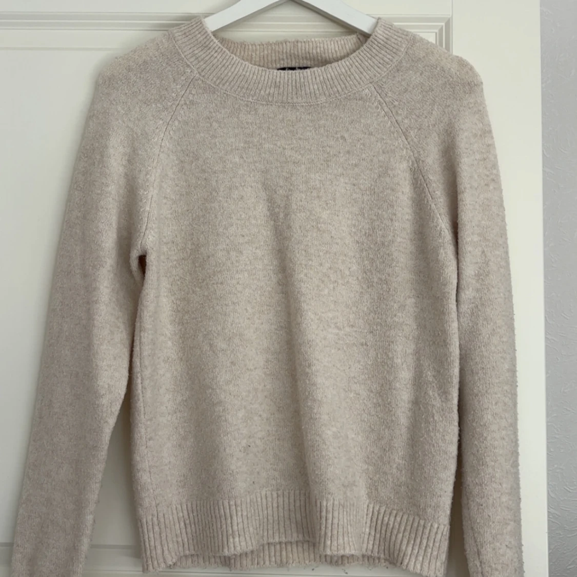 Beige stickad tröja från Vero Moda