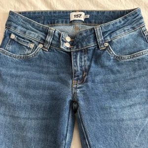 Jeans från lager 157 - Säljer dessa trendiga jeansen från lager 157 i storlek S/full jag tror det är dom längsta. Dom är använda 1 gång!😍🙌🏻