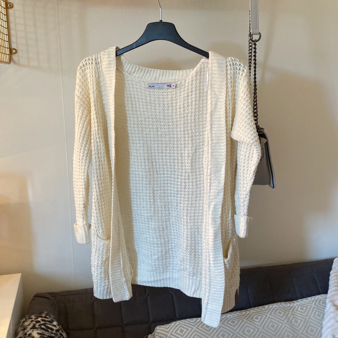 Vit stickad kofta från 157