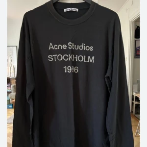 SÖKER!!!! - Söker denna tröja i storlek S!!🌟