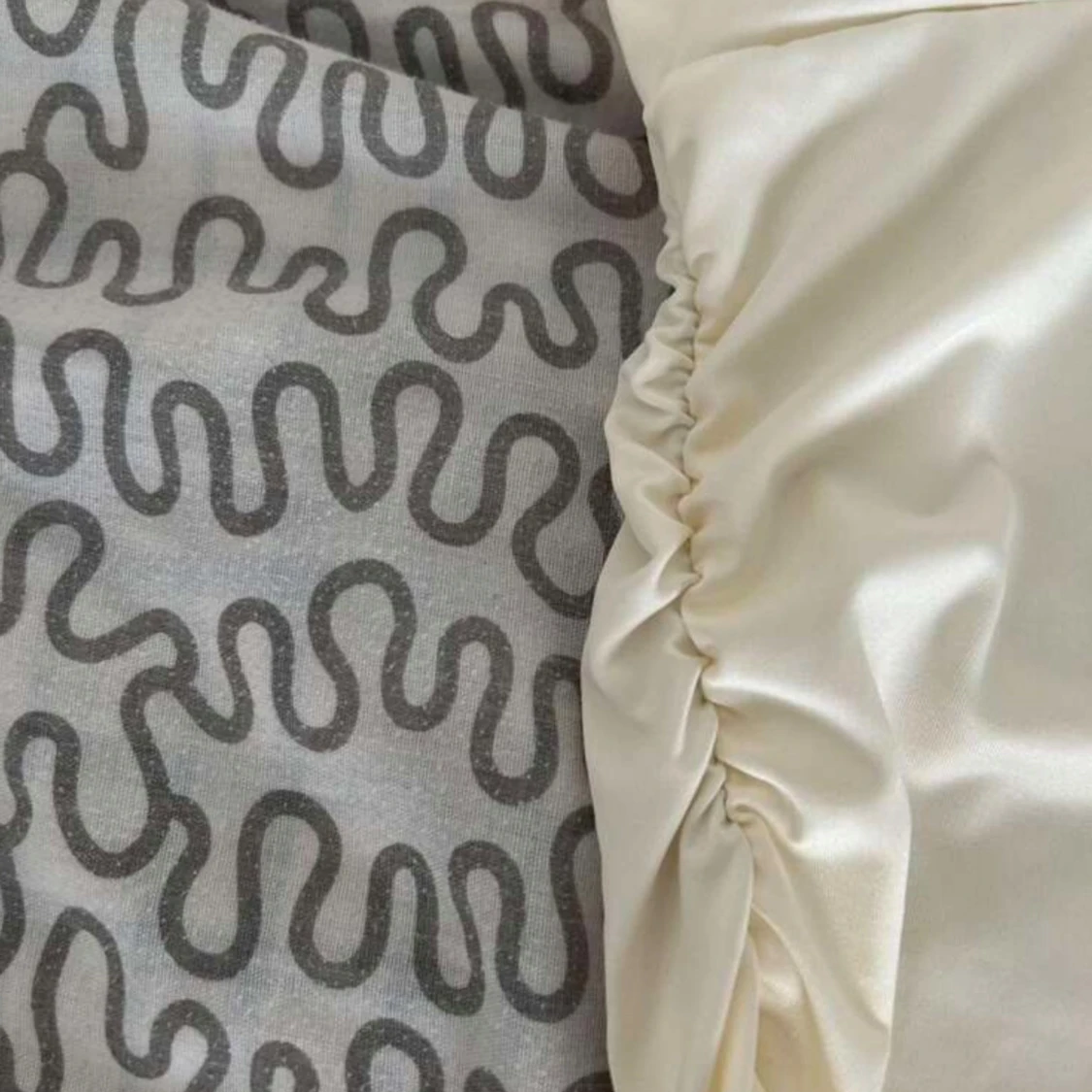 Krämvit omlottopp med utsvängda armar - 2