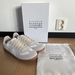 Maison Margiela Gats - Maison Margiela skor - 44 - Endast testade - Trendig och fräscha skor - Skickas Snabbt