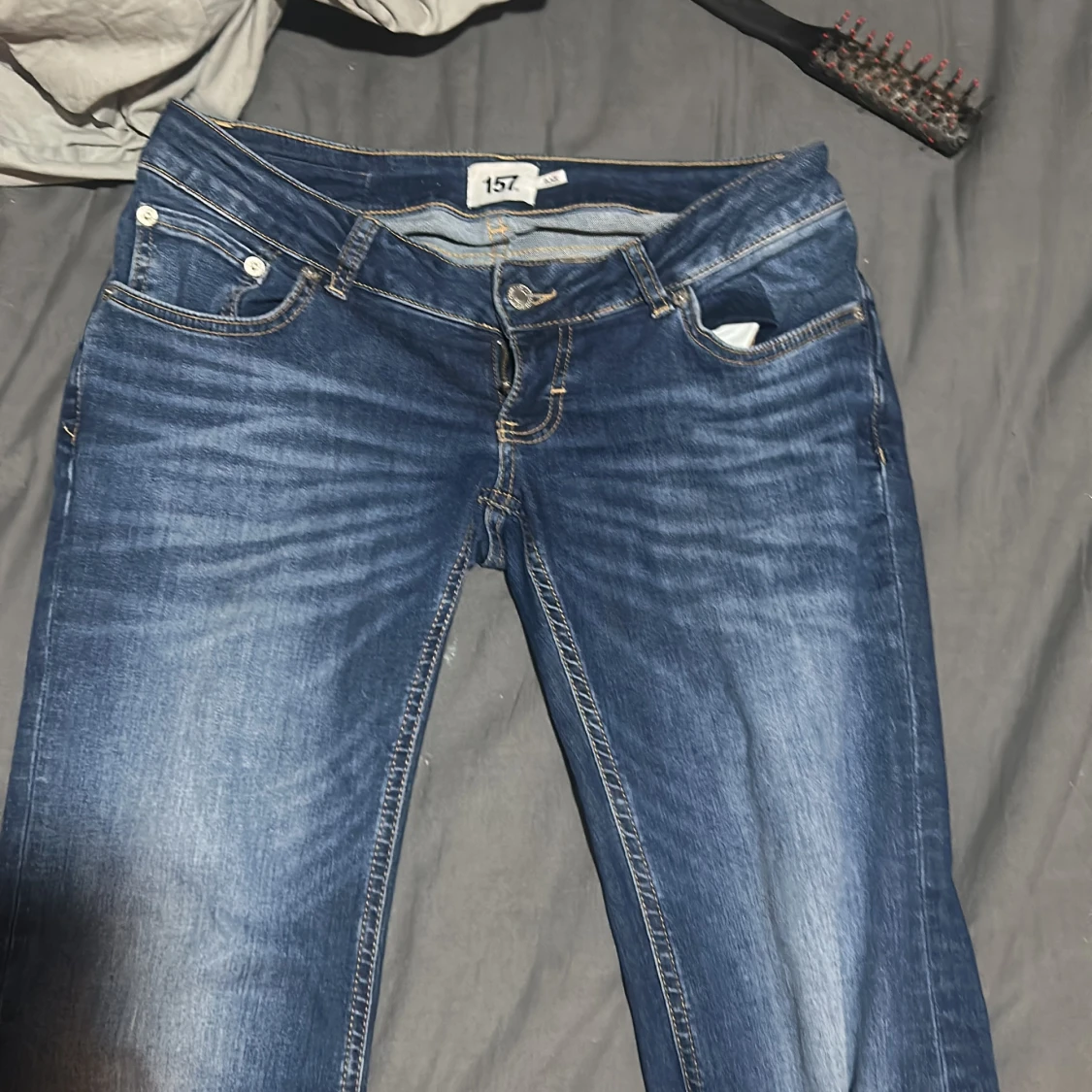 SÄLJER SNABBT Blå bootcut jeans från 157