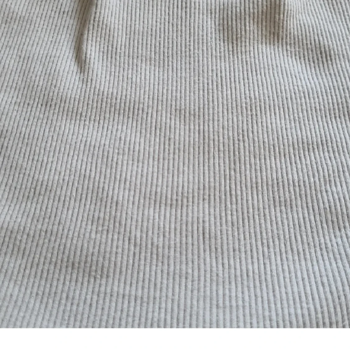 Vit ribbad linnetopp med spets - 2