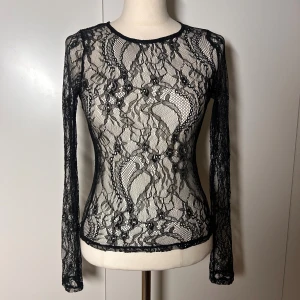 Spetstopp Nelly  - Spetstopp från Nelly i storlek xs. Nypris 299 (slutsåld) köp sker via köp nu, jag postar inom 24h.kvar tills markerad såld 