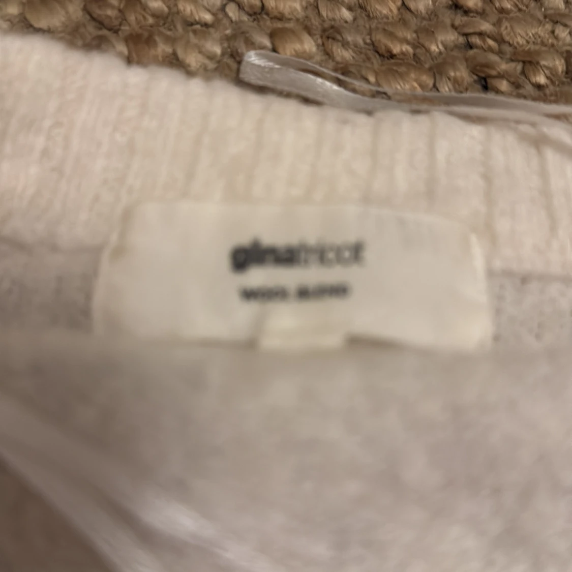 Beige stickad tröja från Gina Tricot - 1