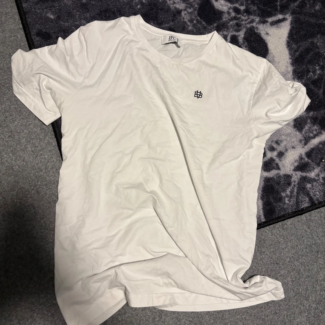 Vit t-shirt från BVALDI med tryck - 3