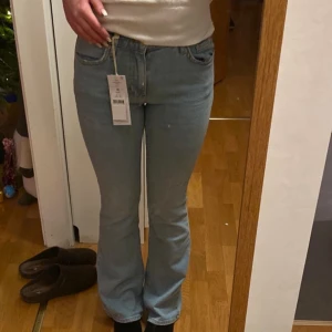 Ljusblå bootcut jeans - Säljer ett par ljusblå jeans i fint skick!