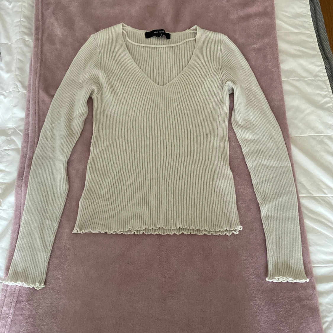 Ribbad vit långärmad tröja från Vero Moda