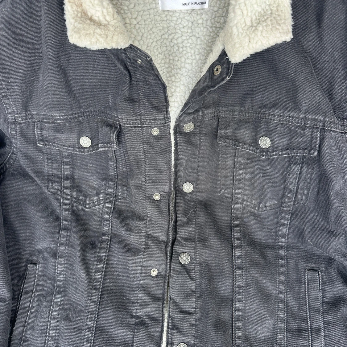 Svart jeansjacka med teddyfoder  - 2