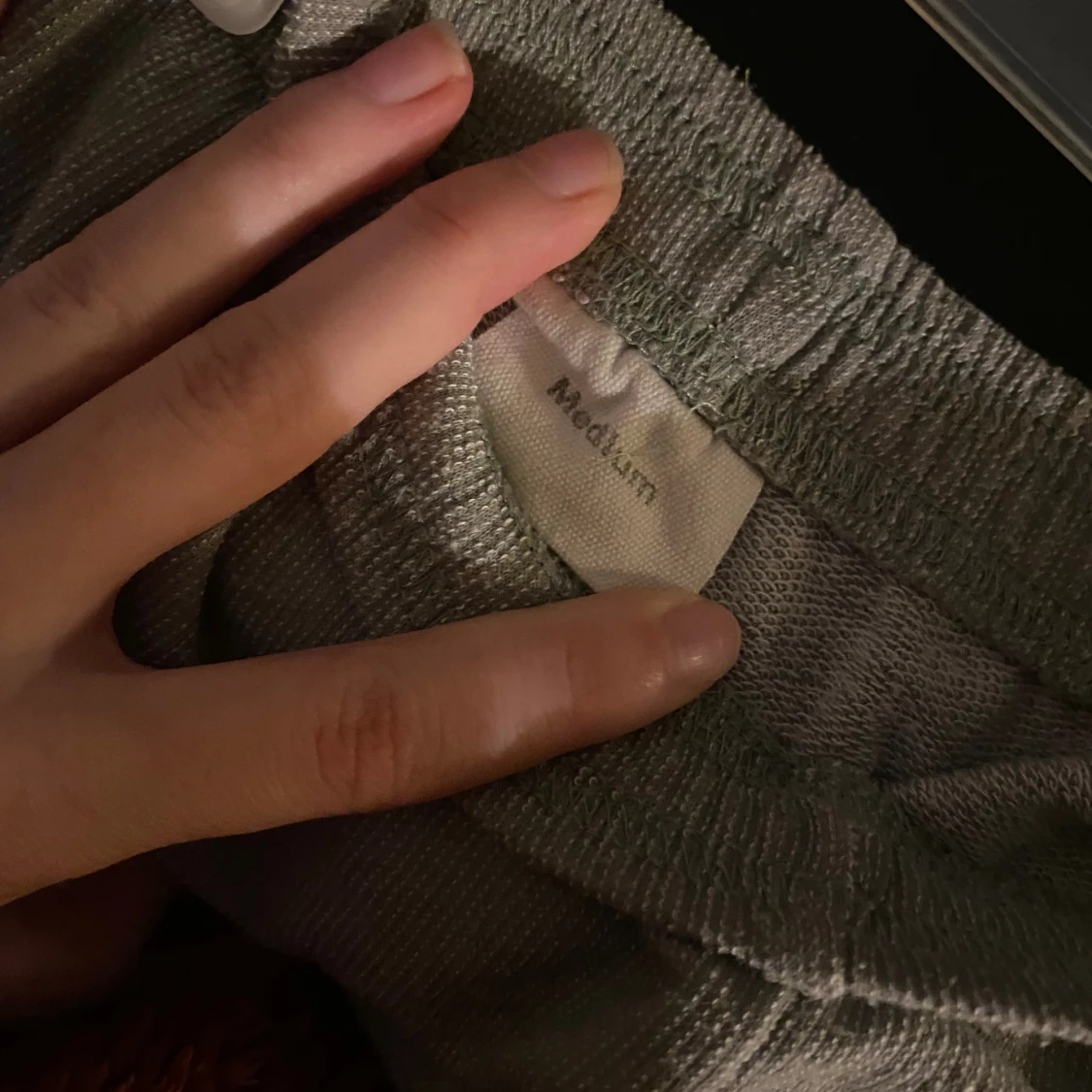 Grå mjukisbyxor i loose fit - 1