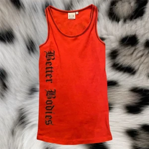 Rött linne - Super fint rött linne ifrån märket better bodies❤️ med coola detaljer på baksidan och framsidan