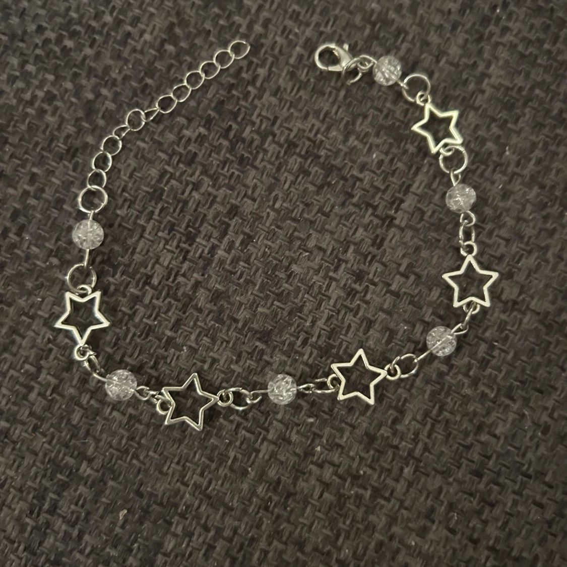 Armband med stjärnor och pärlor