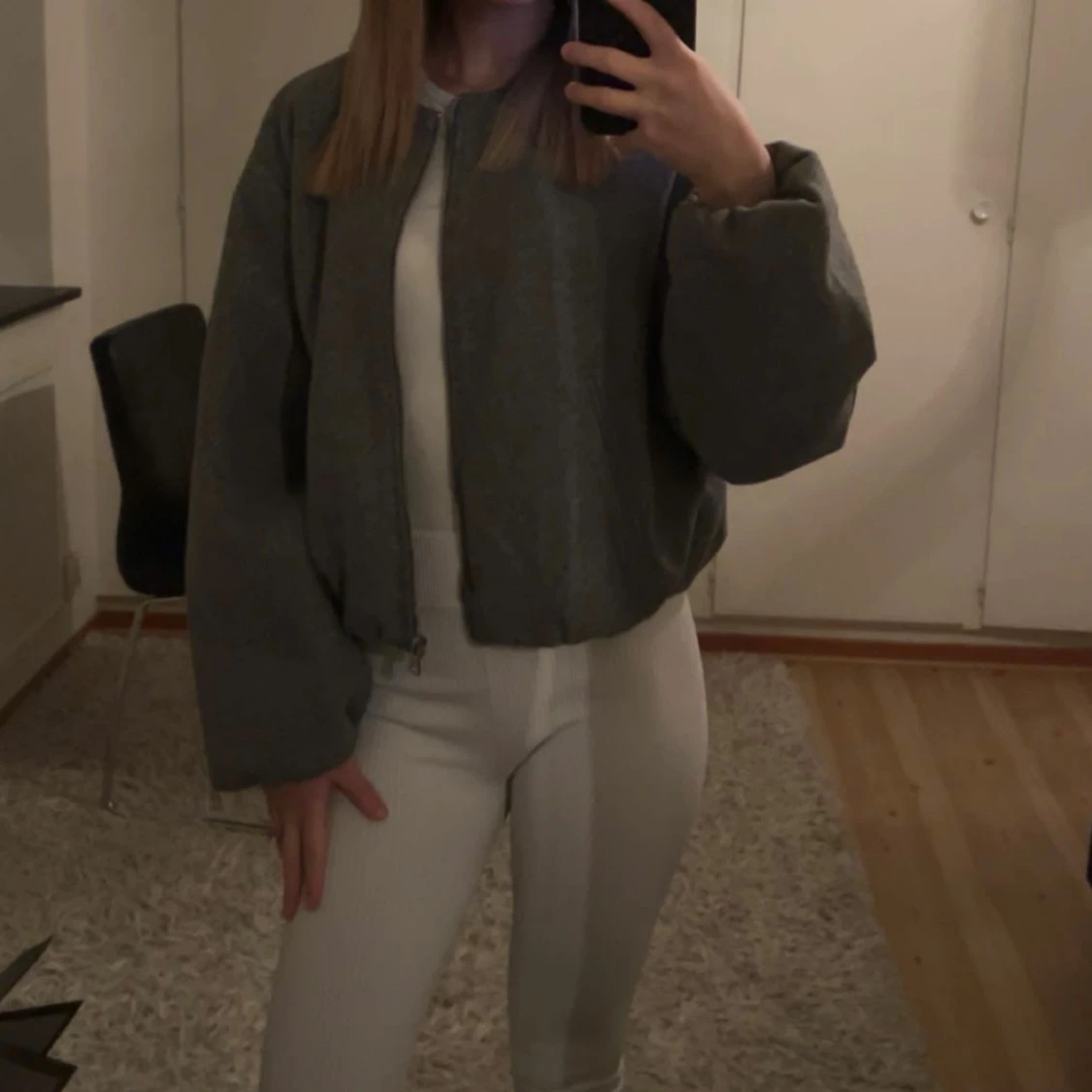 Grå bomberjacka med dragkedja - 1