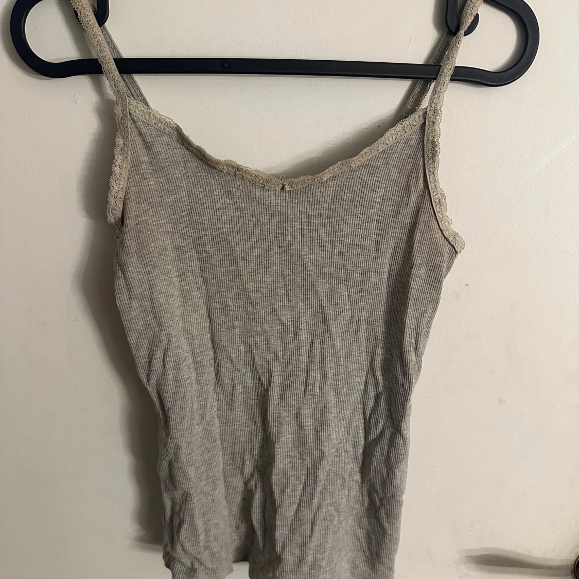 Grå ribbad linnetopp från H&M