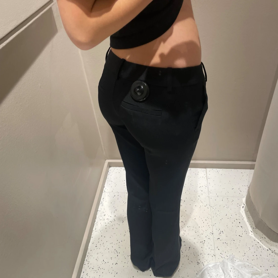 Svarta kostymbyxor från BikBok, strl 34