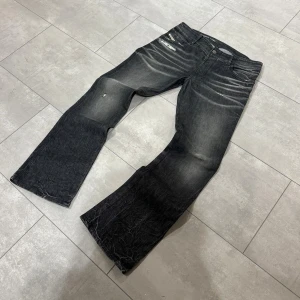 Diesel Jeans  - Yo säljer dessa Diesel Jeans i modellen D-Backler tror modellen i sig har slutats sälja då jag ej hittar den någonstans. En riktigt snygg wash men rikigt bra passform 