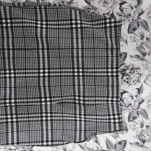 Rutig kjol med dragkedja - Storlek M men passar S bäst