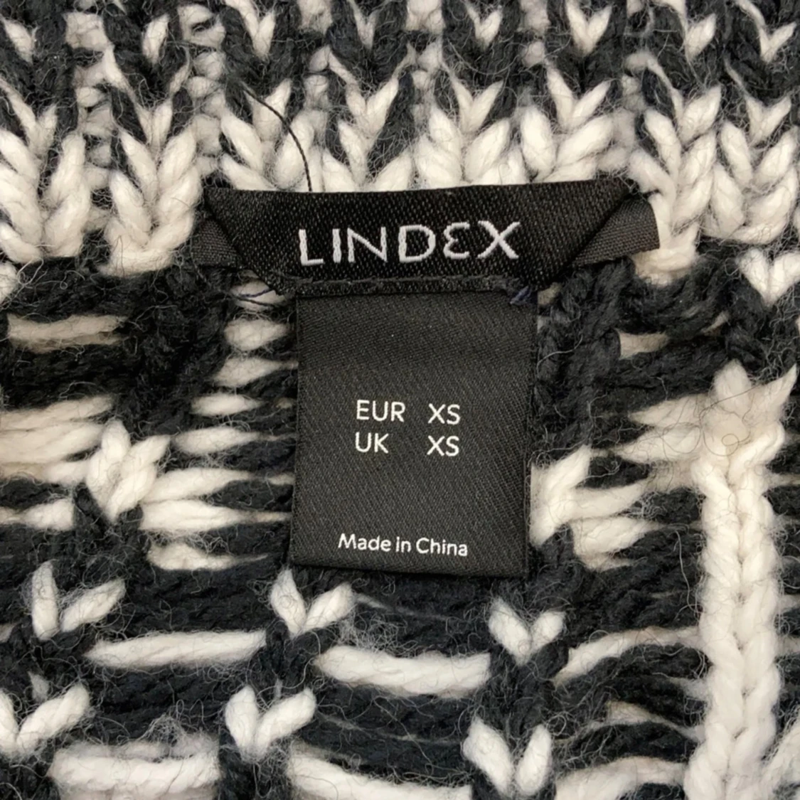 Svartvit stickad tröja från Lindex XS - 1
