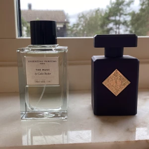 Initio High Frequency 90ml/Essential parfums, The musc - Säljer och byter en flaska Initio high frequency och en flaska Essential parfums The musc. De har använts ett fåtal gånger, det är ca 85 ml kvar i Initio parfymen och ca 95 ml kvar i Essental parfums parfymen. Pris kan diskuteras.